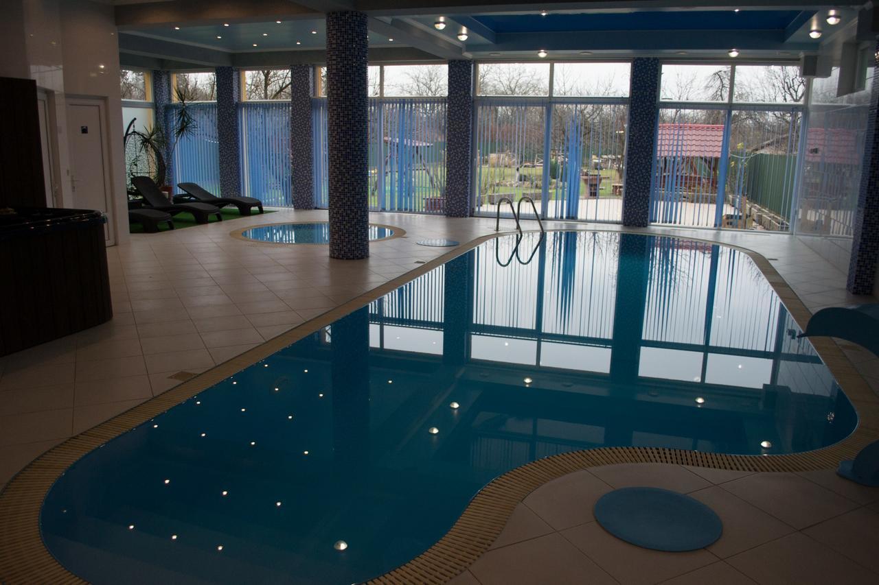 Beauty Complex Hotel Berehove  Luaran gambar