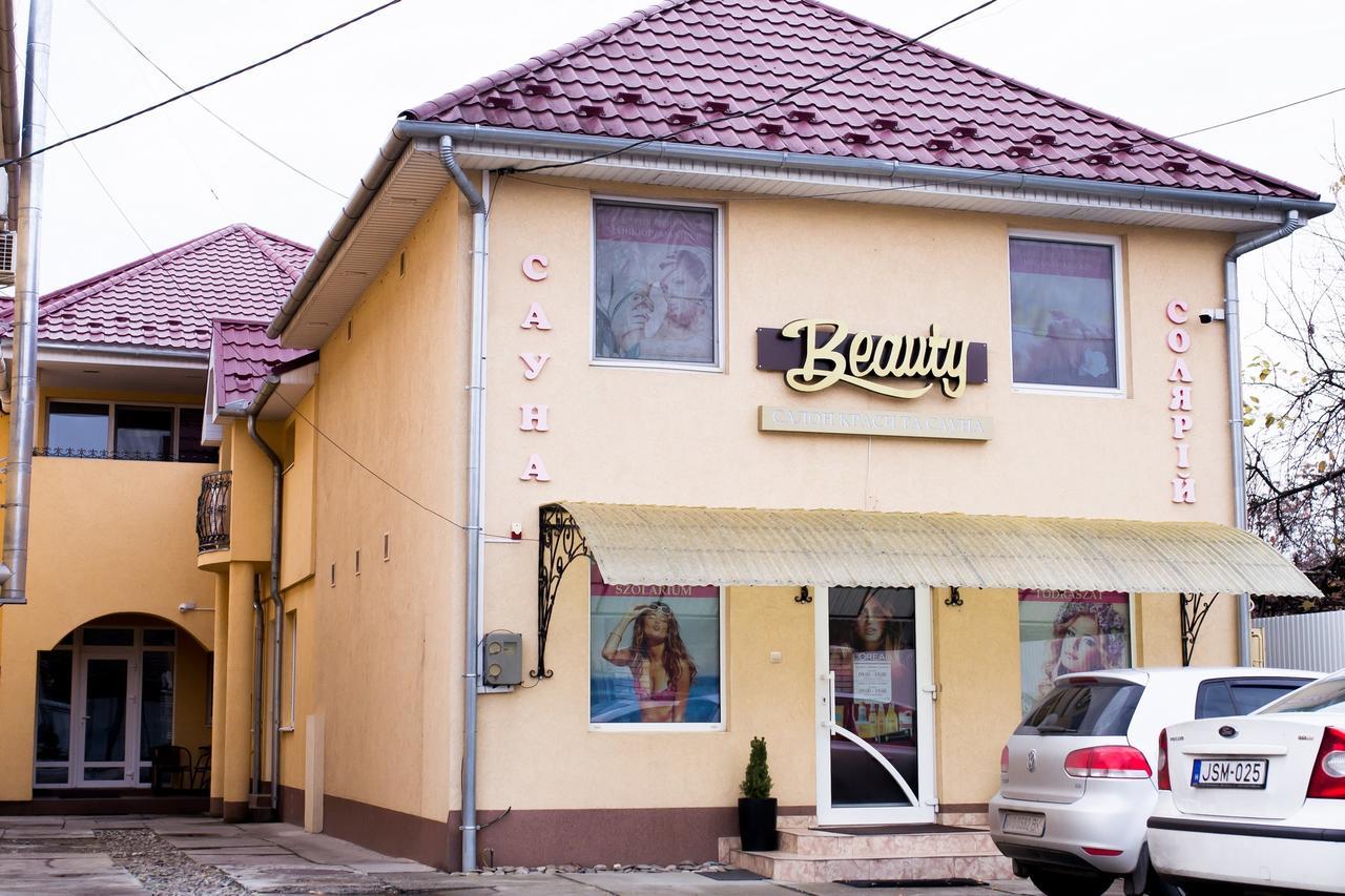 Beauty Complex Hotel Berehove  Luaran gambar