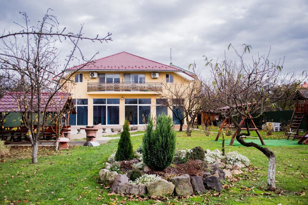 Beauty Complex Hotel Berehove  Luaran gambar