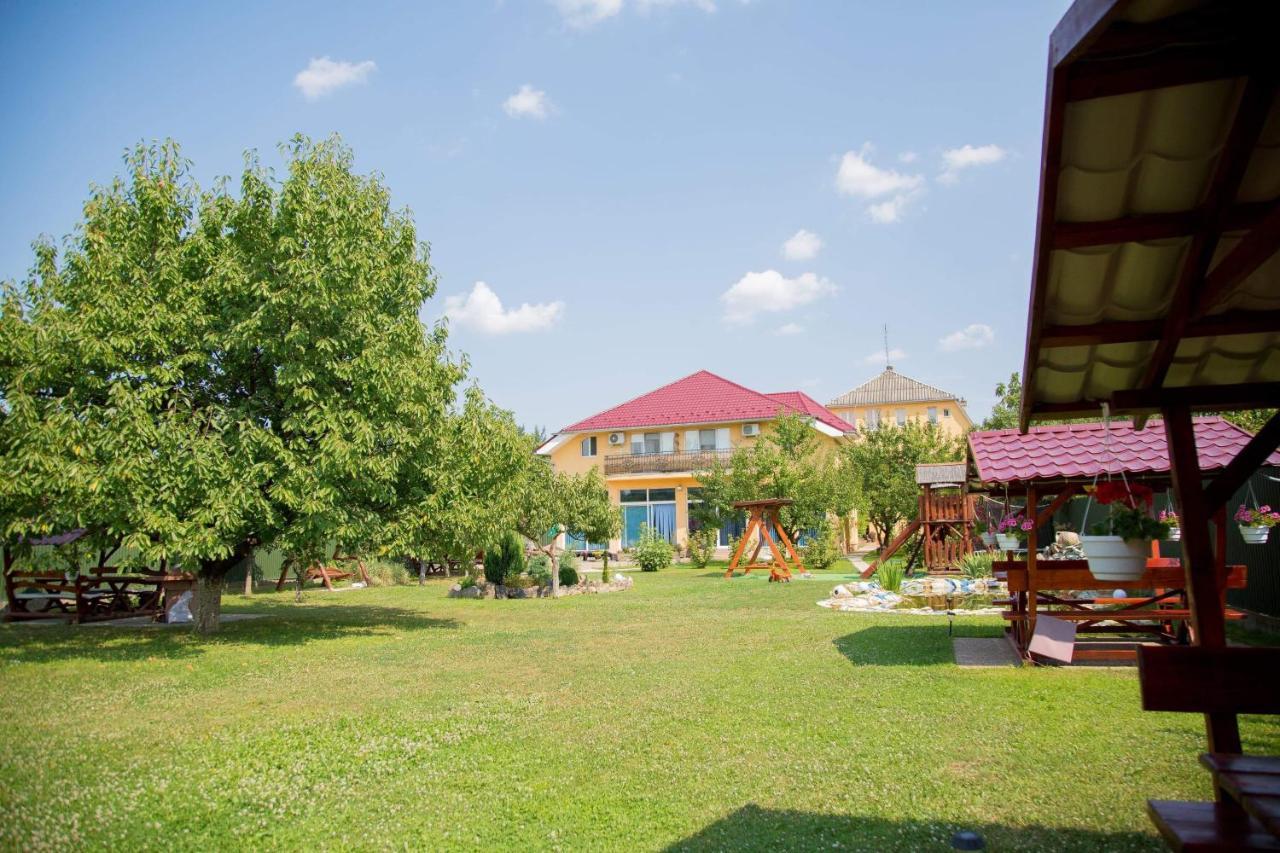 Beauty Complex Hotel Berehove  Luaran gambar