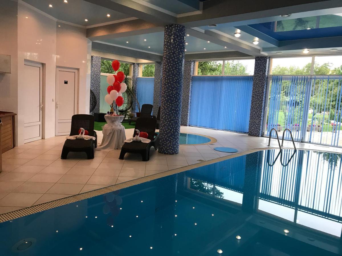 Beauty Complex Hotel Berehove  Luaran gambar